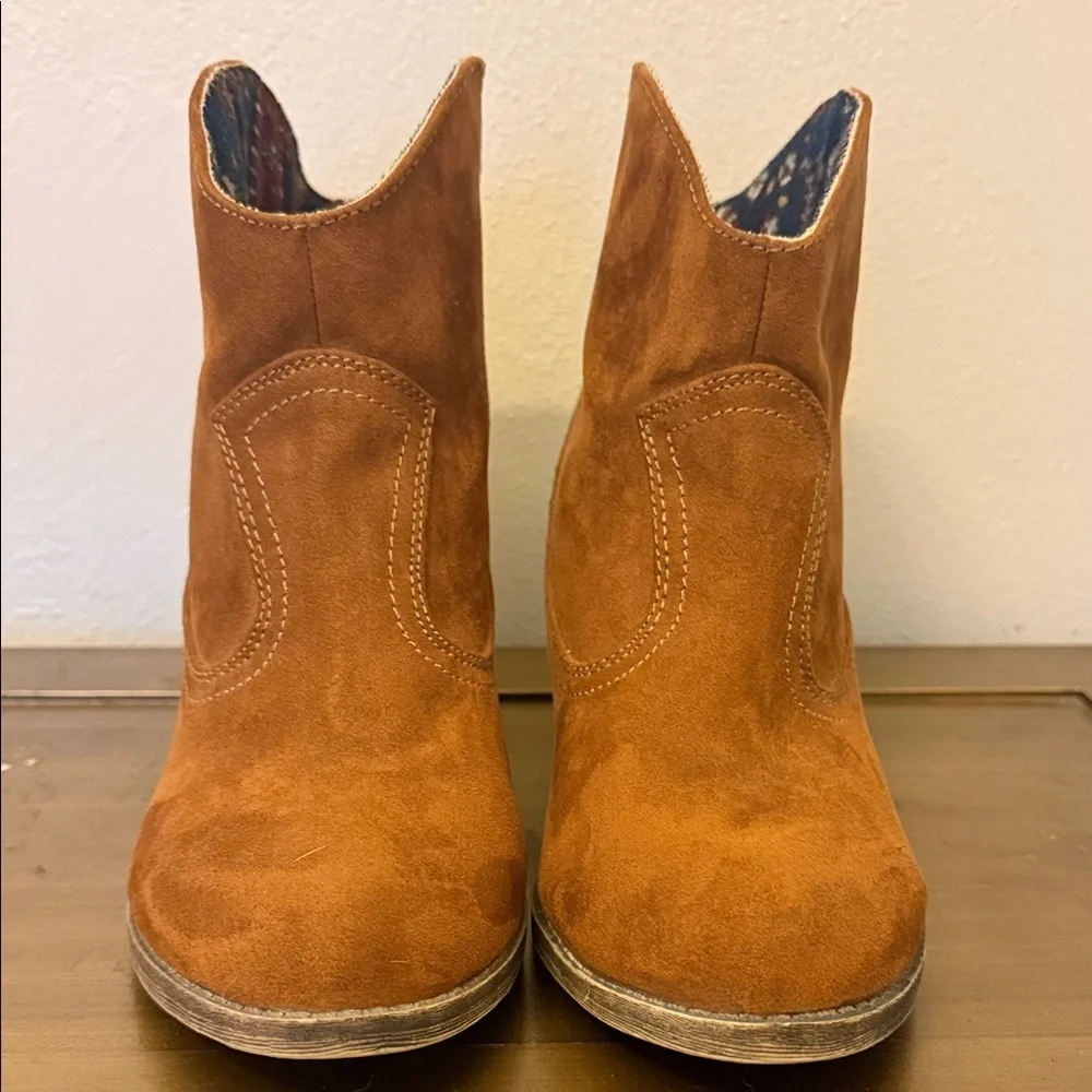 Rocket Dog Women's Suede Ankle Booties in Rust Brown